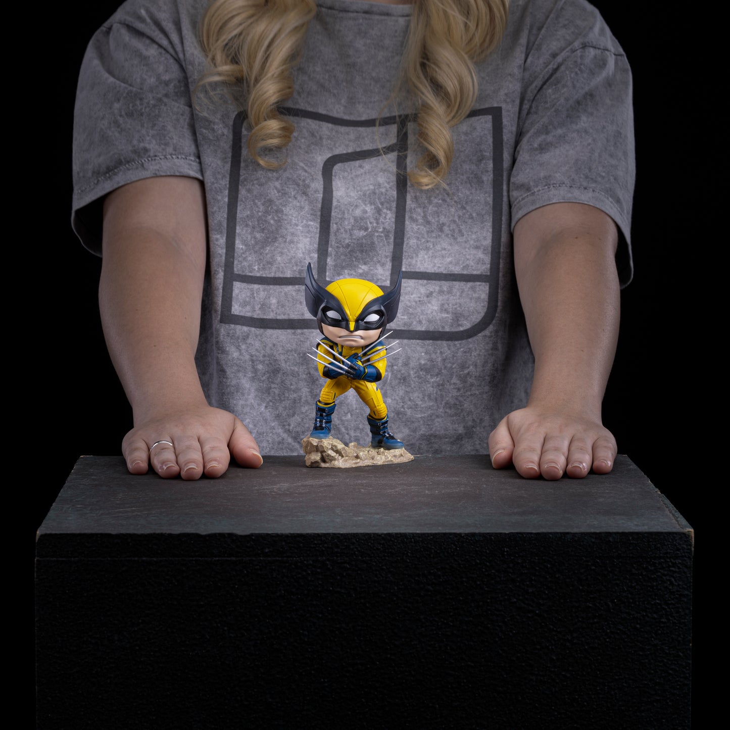 MiniCo Wolverine Statue (Deadpool & Wolverine) - Collectiblix