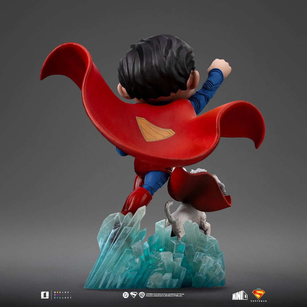 Superman Minifigur mit Krypto Statue aus Superman: Legacy - Minico