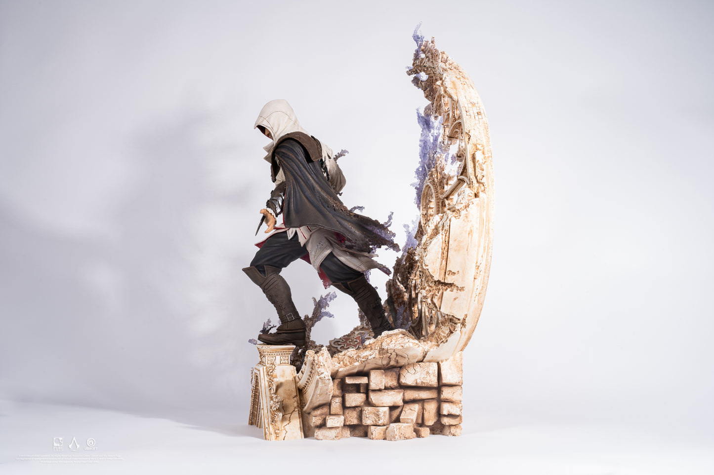 Ezio Statue - Assassin's Creed Animus - 1/4 Scale