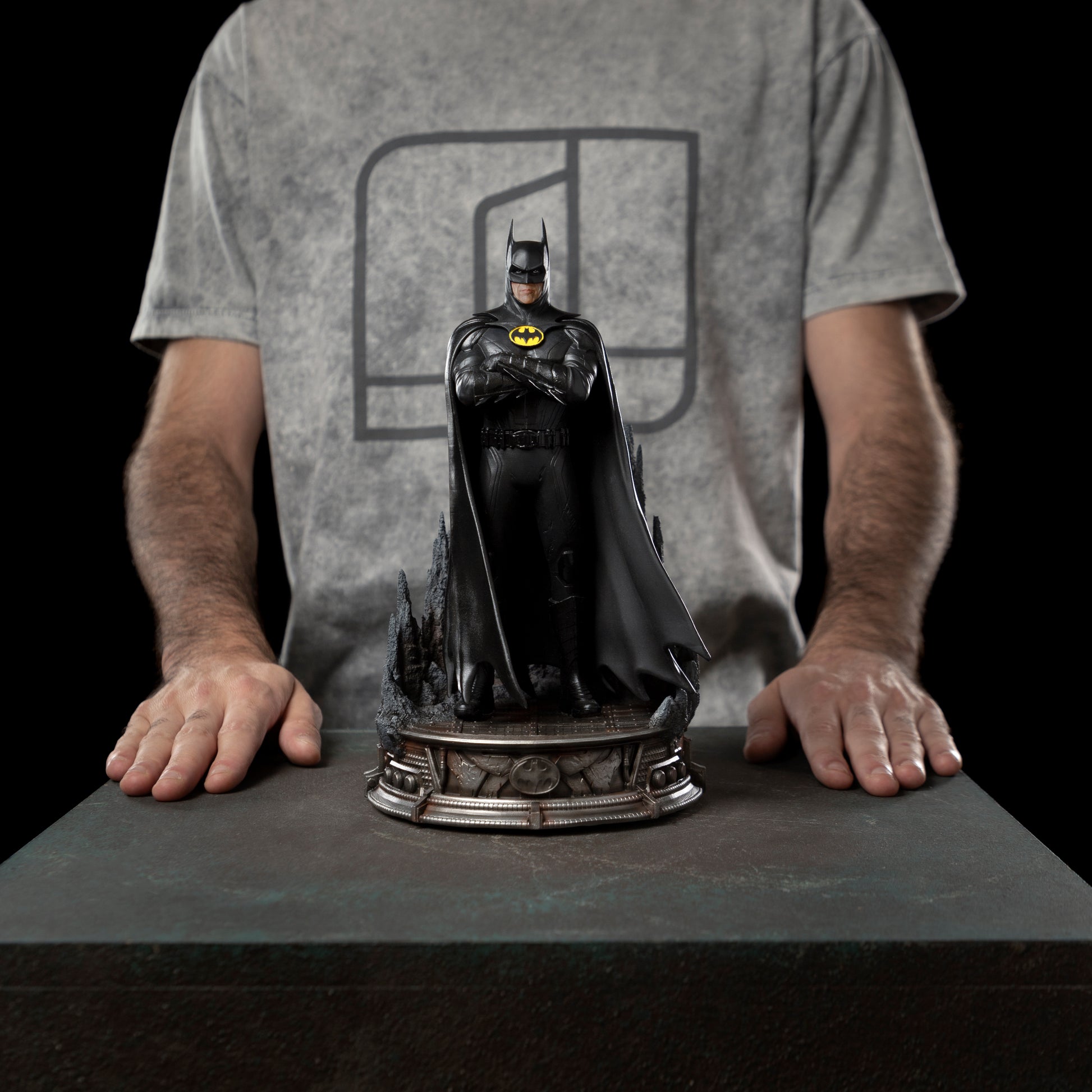 Batman DC Statue 1/10 (The Flash Movie) - Collectiblix