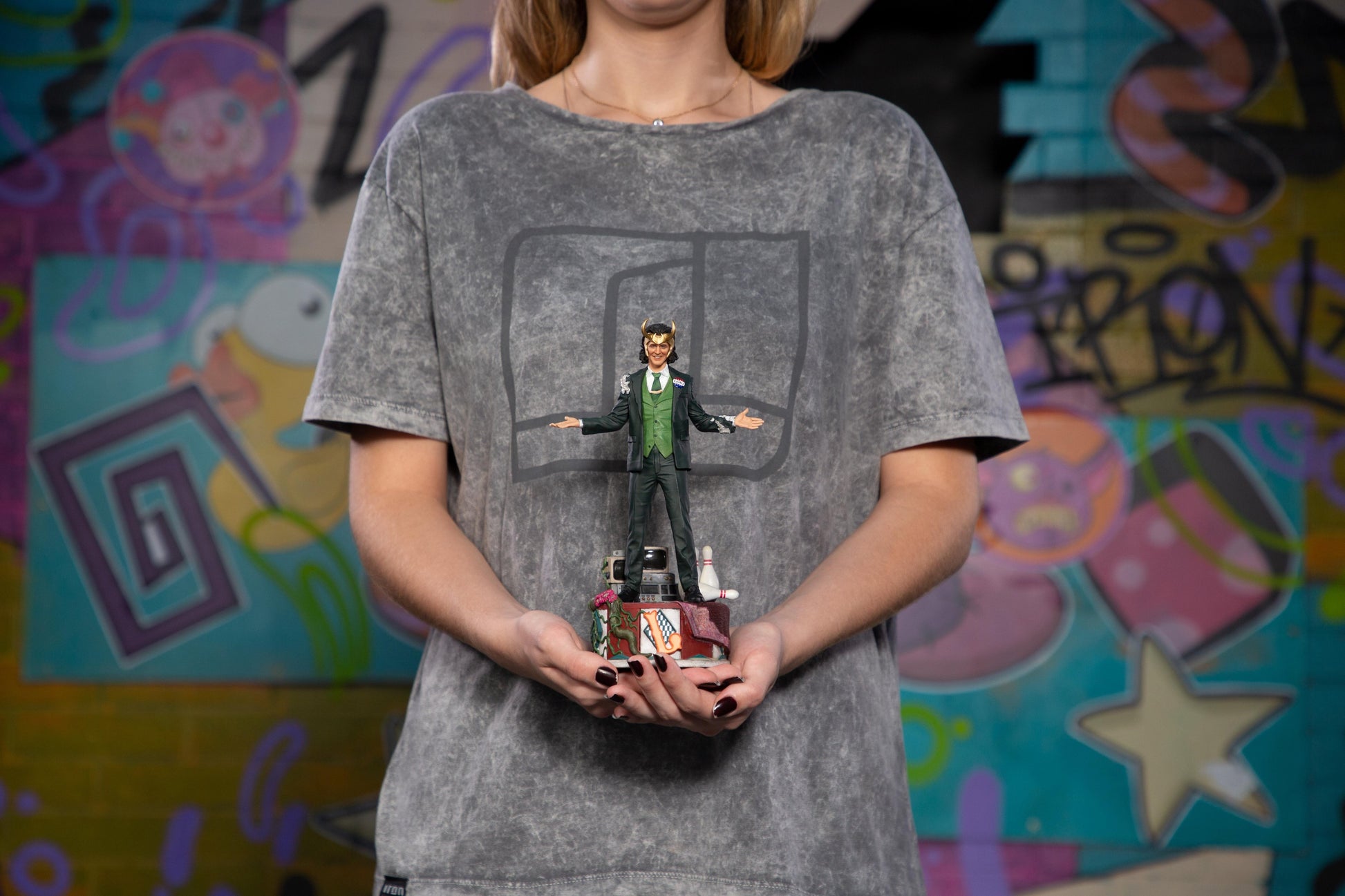 Loki Marvel Statue 1/10 (President) - Collectiblix